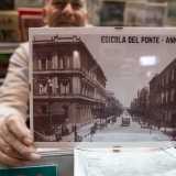 �Sono cresciuto tra la carta stampata�, ci dice mostrandoci con orgoglio delle foto degli anni 20 che ritraggono l�edicola ai suoi albori